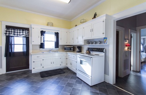 Mount Airy Casa | Bradley Cottage in the heart of "Mayberry"
