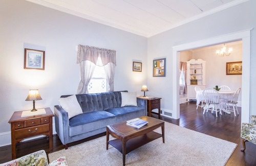 Mount Airy Casa | Bradley Cottage in the heart of "Mayberry"
