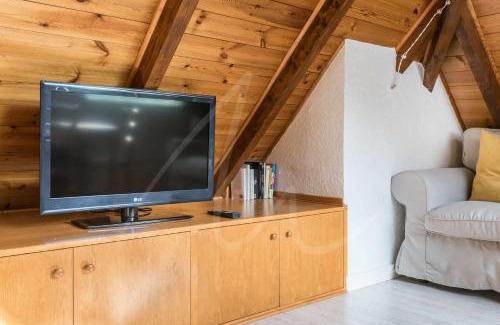 Garos Apartamento | Brahets by SeaMount Rentals