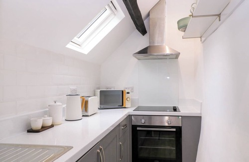 Chedworth Casa | BRAMLEY COTTAGE, pet friendly, with a garden in Cirencester