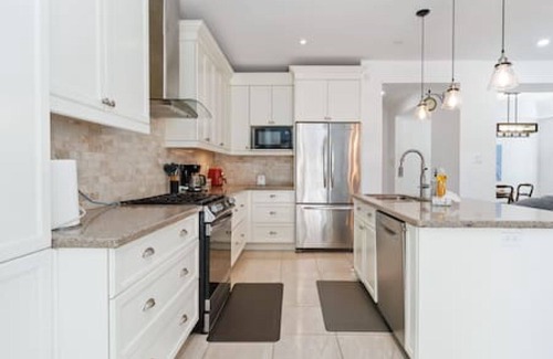 Brampton Casa | Brampton Retreat with Basement