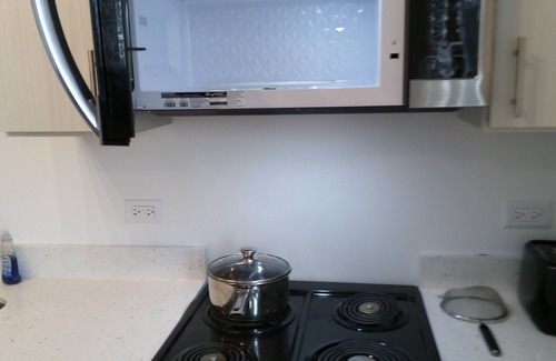 Naperville Apartamento | Brand New 1-bedroom, Full kitchen, stove, new Appliances, Washer/Dryer, Gym
