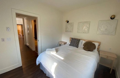 North Central Edmonton Apartamento | Brand New 1 Br 1 Bath Close To All Walkable