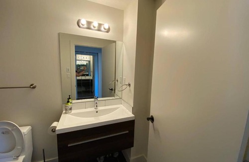 North Central Edmonton Apartamento | Brand New 1 Br 1 Bath Close To All Walkable