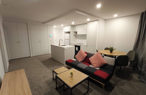 Lyons Apartamento | Brand new 1B apartment in Woden Pool Sauna Gym