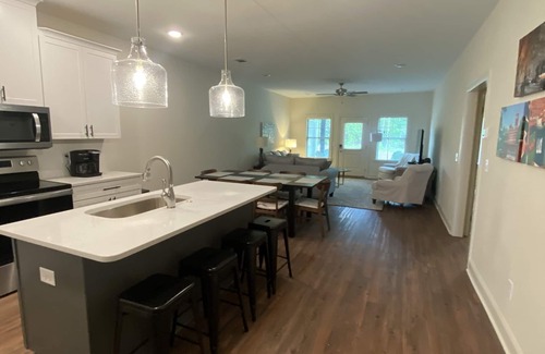 Auburn Casa | Brand New! 2.2 miles to football stadium. 2.5 to Toomer’s Corner. EV outlet.
