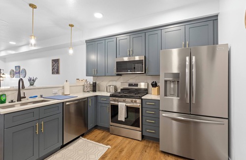 Juneau Condominio | Brand New! 2 Bed condo with AC, 5 mins Juneau Airport