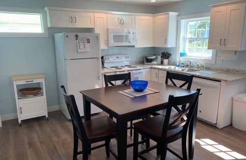 Frankfort Apartamento | Brand new 2 bedroom carriage house with patio in the heart of Frankfort!
