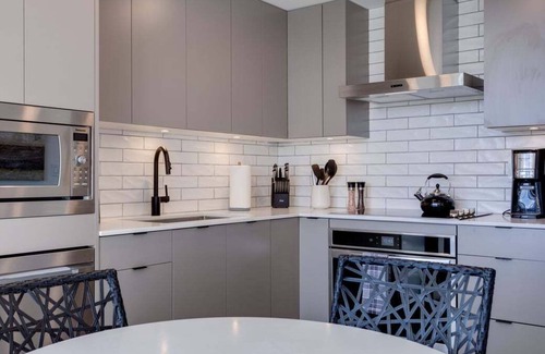 Kelowna Central Business District Condominio | Brand New 2 Bedroom Condo Breathtaking Views