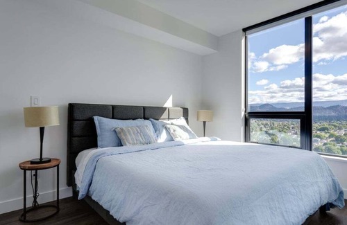 Kelowna Central Business District Condominio | Brand New 2 Bedroom Condo Breathtaking Views