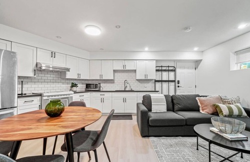 Burnaby Casa | Brand New 2 Bedroom Suite