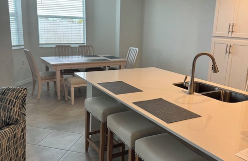 Punta Gorda Condominio | Brand new 2-bedroom condo Newly furnished with fitness center, pools, etc
