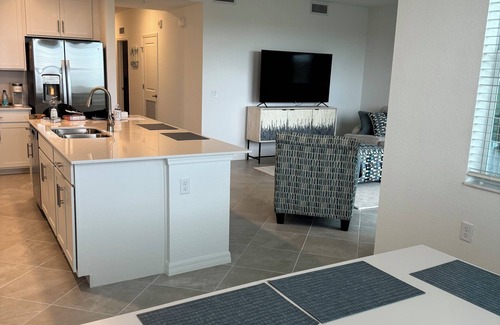 Punta Gorda Condominio | Brand new 2-bedroom condo Newly furnished with fitness center, pools, etc