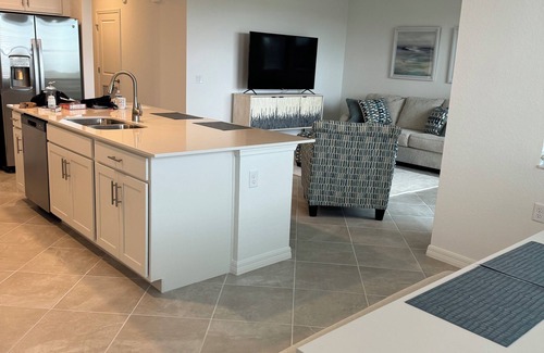 Punta Gorda Condominio | Brand new 2-bedroom condo Newly furnished with fitness center, pools, etc