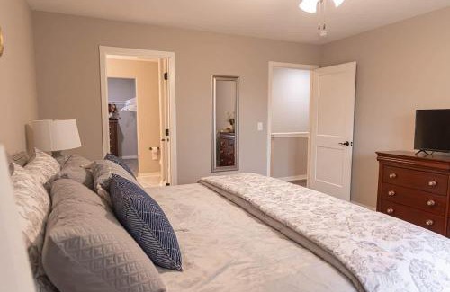 Loves Park Casa | Brand New 2 Bedroom with Office