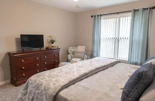 Loves Park Casa | Brand New 2 Bedroom with Office
