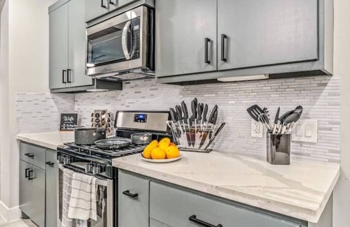 Southbelt/Ellington Casa | BRAND NEW 2022 🏡w/King🛌|Bond🔥|15m to✈️ & NASA🚀