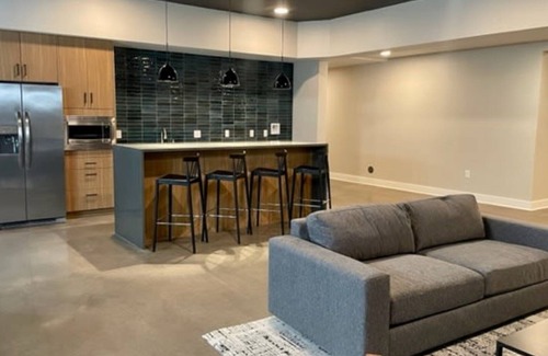 University Circle Apartamento | Monroe 2BD/1BA - Dos Habitaciones Piso, Capacidad 3