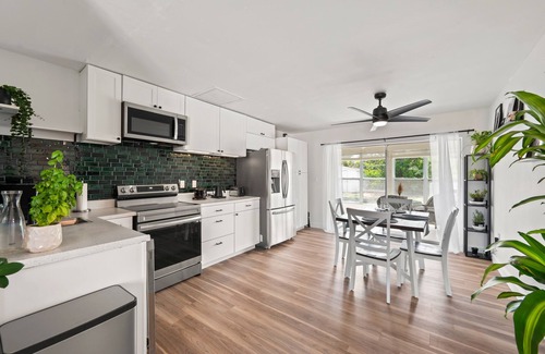 Bonita Springs Apartamento | Brand New 2Bed in Bonita's Heart w/Superb Patio and Garden