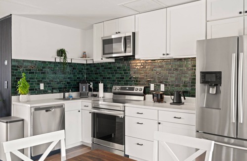 Bonita Springs Apartamento | Brand New 2Bed in Bonita's Heart w/Superb Patio and Garden