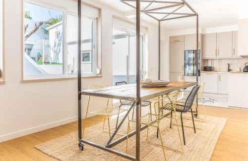 Cacilhas Apartamento | Brand New! 3-bedroom Apartment with Private Sunny Patio in Cacilhas!