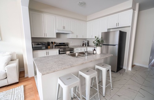Thorold Casa | BRAND NEW 3 bedroom house minutes from Niagara Falls