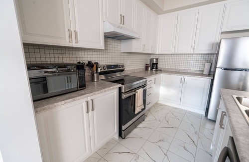 Thorold Casa | BRAND NEW 3 bedroom house minutes from Niagara Falls
