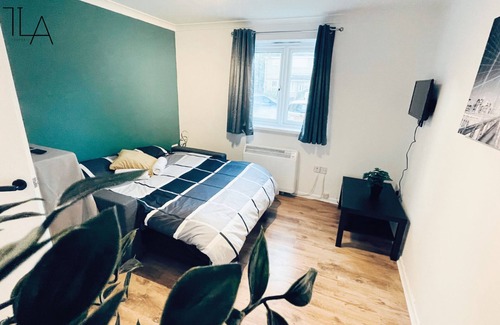 Langley Marish Casa | Brand New 3 Beds Flat | Netflix Wifi Parking | Heathrow Slough Windsor Pinewood