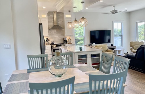 Hague Casa | Brand New 3 story river house with rooftop deck.