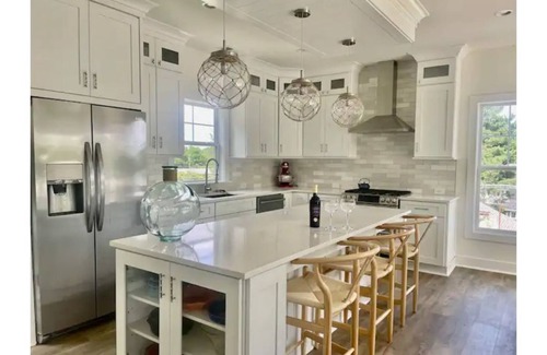Hague Casa | Brand New 3 story river house with rooftop deck.