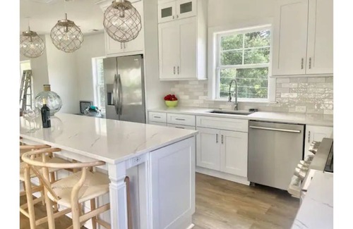 Hague Casa | Brand New 3 story river house with rooftop deck.