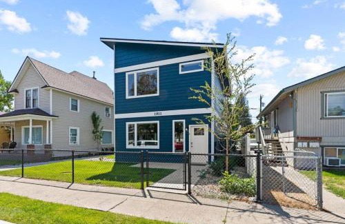 West Central Apartamento | Brand New 3BD 2 5BTH Triplex Unit Near Downtown