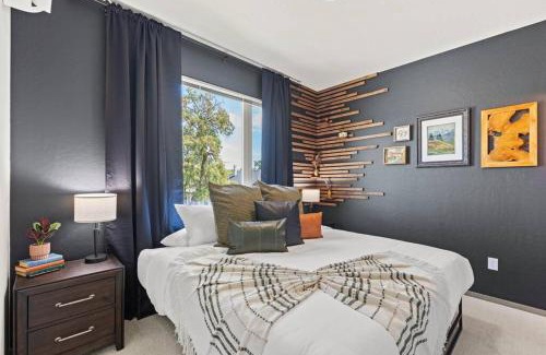 West Central Apartamento | Brand New 3BD 2 5BTH Triplex Unit Near Downtown