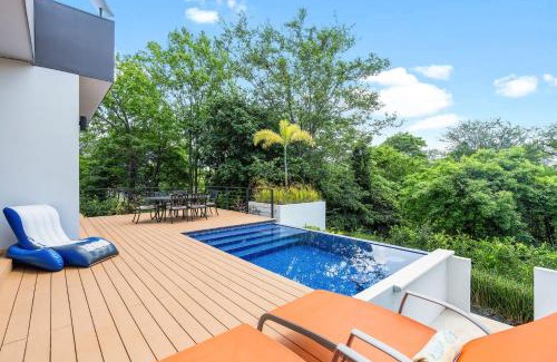 Coco Casa | Brand-New 3BD Hilltop Home with Pool by SPCR