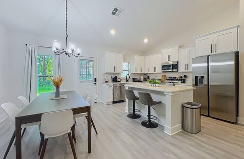 Ocala Casa | Brand New 3BR, 2BA, Sleeps 8, Near Key Sights