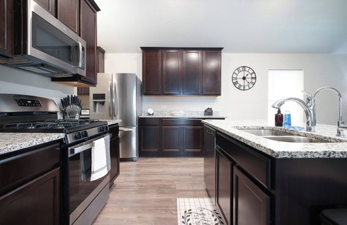 San Antonio Casa | Brand-New 3BR Brooks Extended Stay W/D WiFi!