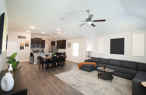 San Antonio Casa | Brand-New 3BR Brooks Furnished Extended Stay Private Yard Wi-Fi W/D SA
