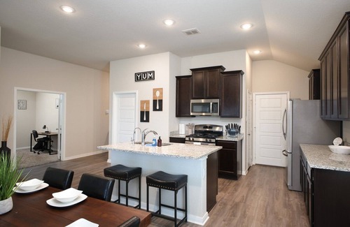 San Antonio Casa | Brand-New 3BR Brooks Furnished Extended Stay Private Yard Wi-Fi W/D SA