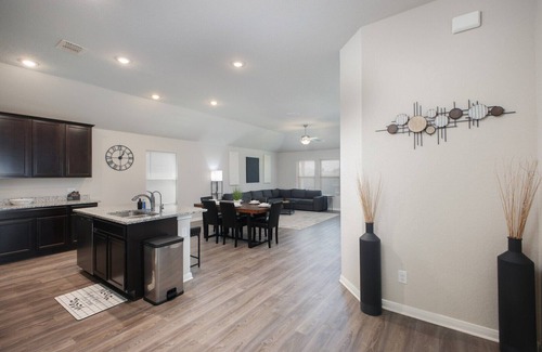 San Antonio Casa | Brand-New 3BR Brooks Furnished Extended Stay Private Yard Wi-Fi W/D SA
