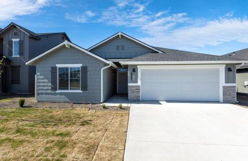 Meridian Casa | BRAND NEW 4-BDRM HOME Farmhouse at Grand Rapids