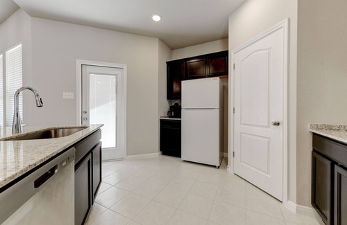 Temple Casa | Brand New 4 Bedroom House Perfect for Travel Nurse