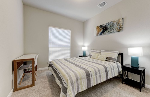 Temple Casa | Brand New 4 Bedroom House Perfect for Travel Nurse