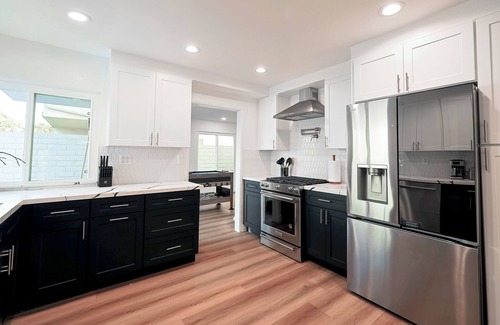 Huntington Beach Casa | Brand New 4Bed 2Bath POOL Home 6Mins to Beach, near park and Disneyland.