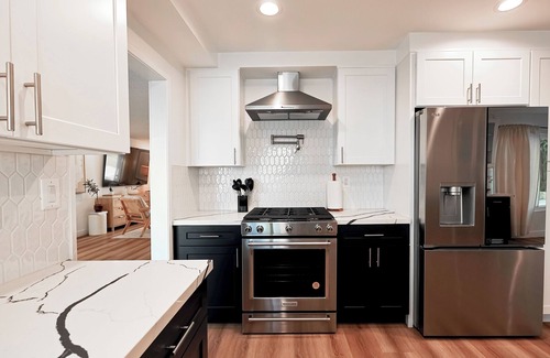 Huntington Beach Casa | Brand New 4Bed 2Bath POOL Home 6Mins to Beach, near park and Disneyland.