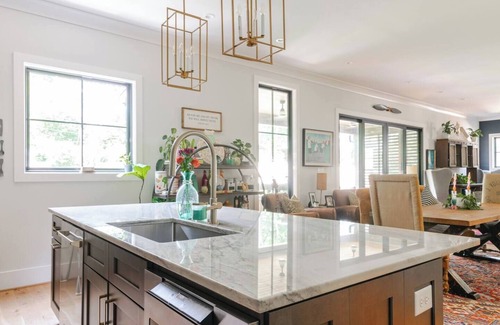 Villa Heights Casa | Brand New 5 Bedroom Home in Villa Heights minutes to uptown!
