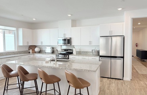 Homeland Casa | Brand New 5-bedroom house in charming Homeland with AC, WiFi. Enjoy your stay