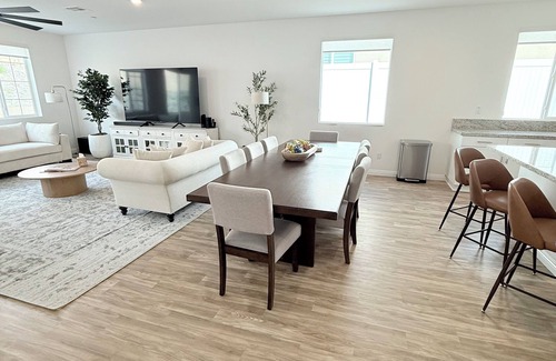 Homeland Casa | Brand New 5-bedroom house in charming Homeland with AC, WiFi. Enjoy your stay