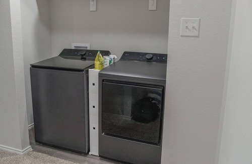 Tolar Casa | 5bd/3ba Oasis in Tolar - Cowboy Pool, Dog-Friendly, Playground, Sleeps 12