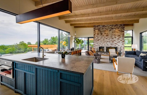 Creemore Otro | Brand New 5bdrm 3bath modern home in Creemore!