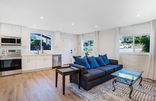 Lincoln Acres Casa | Brand New Adorable 2B Guest house with private parking